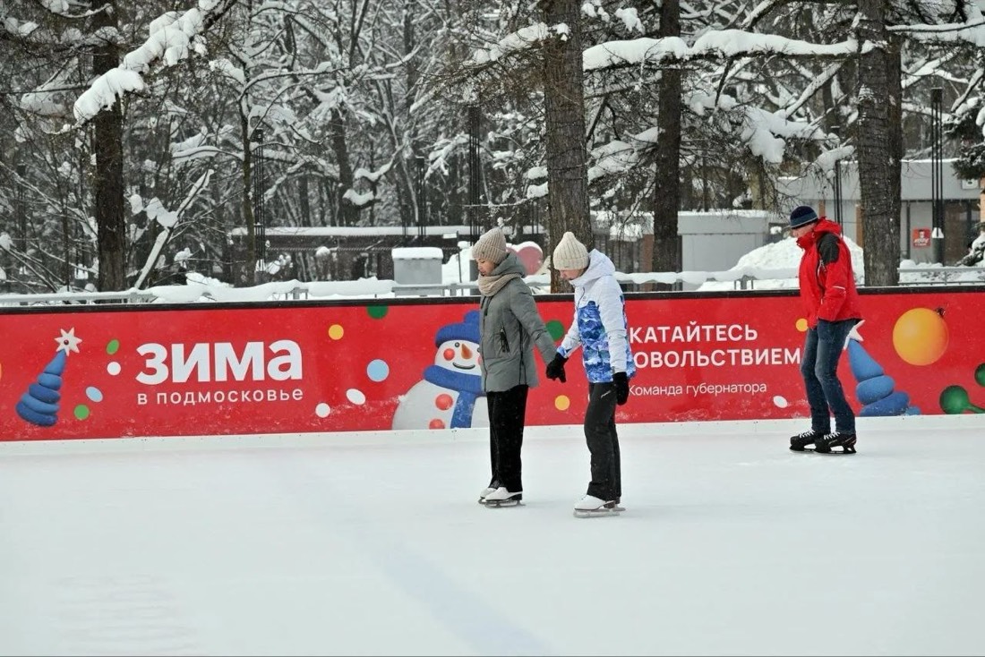 Силиконовый борт IceDecor — наш результат: яркая реклама, борт крупно в кадре